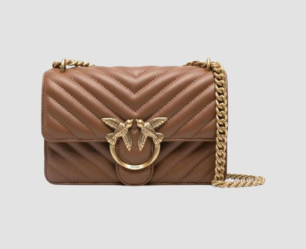 Różne linie i modele – czym wyróżniają się torebki Pinko